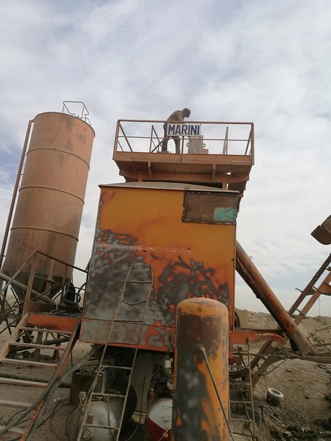 Asphalt plant silo and mixing tower